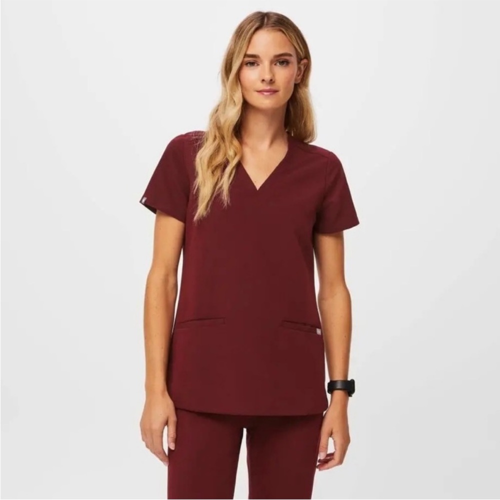 FIGS Casma Three-Pocket Scrub Top Womens XXL 2XL Burgundy Technical Collection